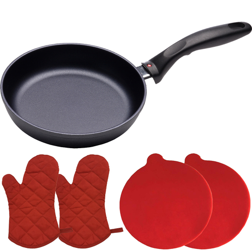 Swiss Diamond Nonstick Fry Pan, 7` + 2x Red Oven Mitt + 2x Red Silicon Trivet